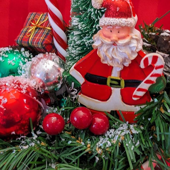 Santa Arrangement With Vintage Santa, Depression Glass Plate, And Vtg.Tree Balls - Picture 4 of 6